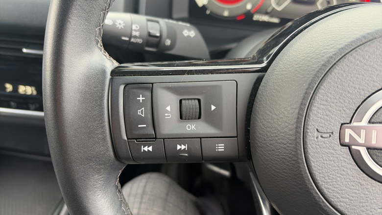 Nissan Qashqai 1.3 DiG-T MH N-Connecta 5dr Petrol Hatchback